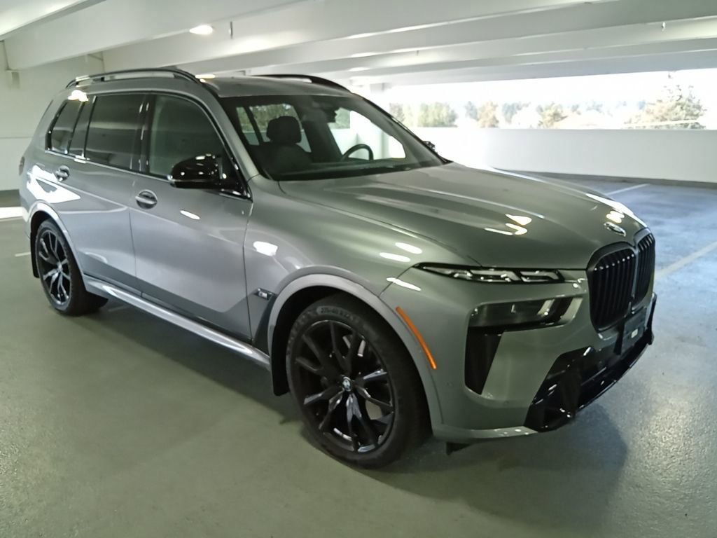Used 2024 BMW X7 xDrive40i w/ M Sport Package image 5