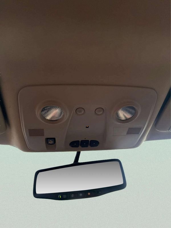 Used 2012 Chevrolet Traverse LTZ AWD/4WD image 32