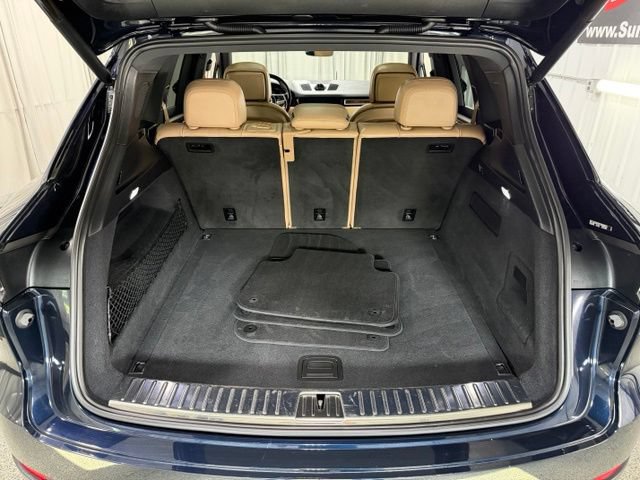 Used 2023 Porsche Cayenne Platinum Edition AWD/4WD image 9
