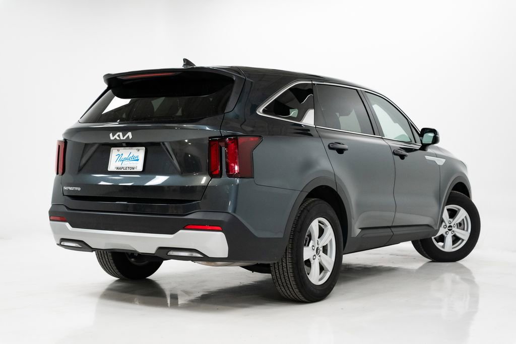 Certified 2025 Kia Sorento LX image 30