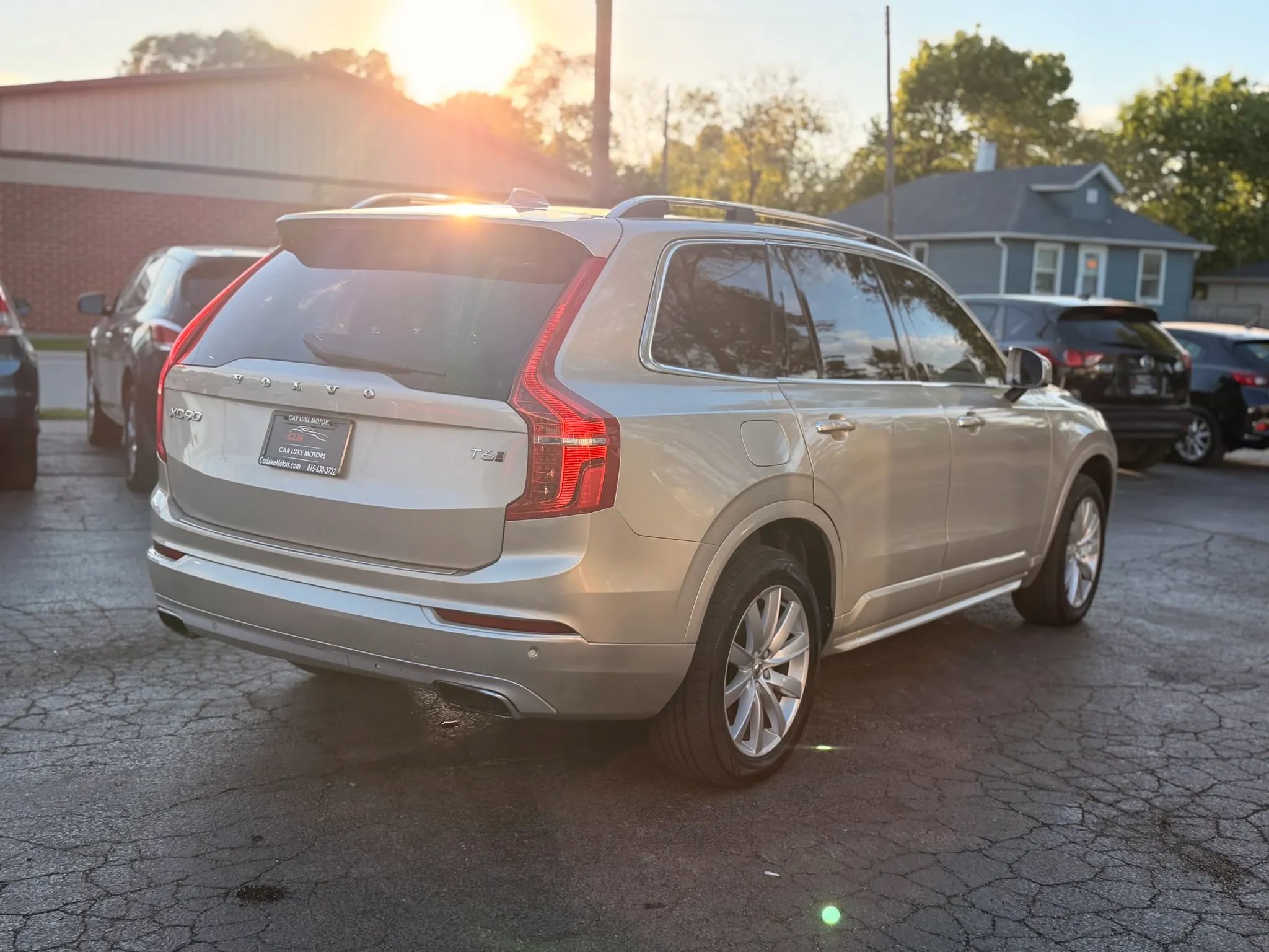Used 2016 Volvo XC90 T6 Momentum w/ Momentum Plus Package AWD/4WD image 4
