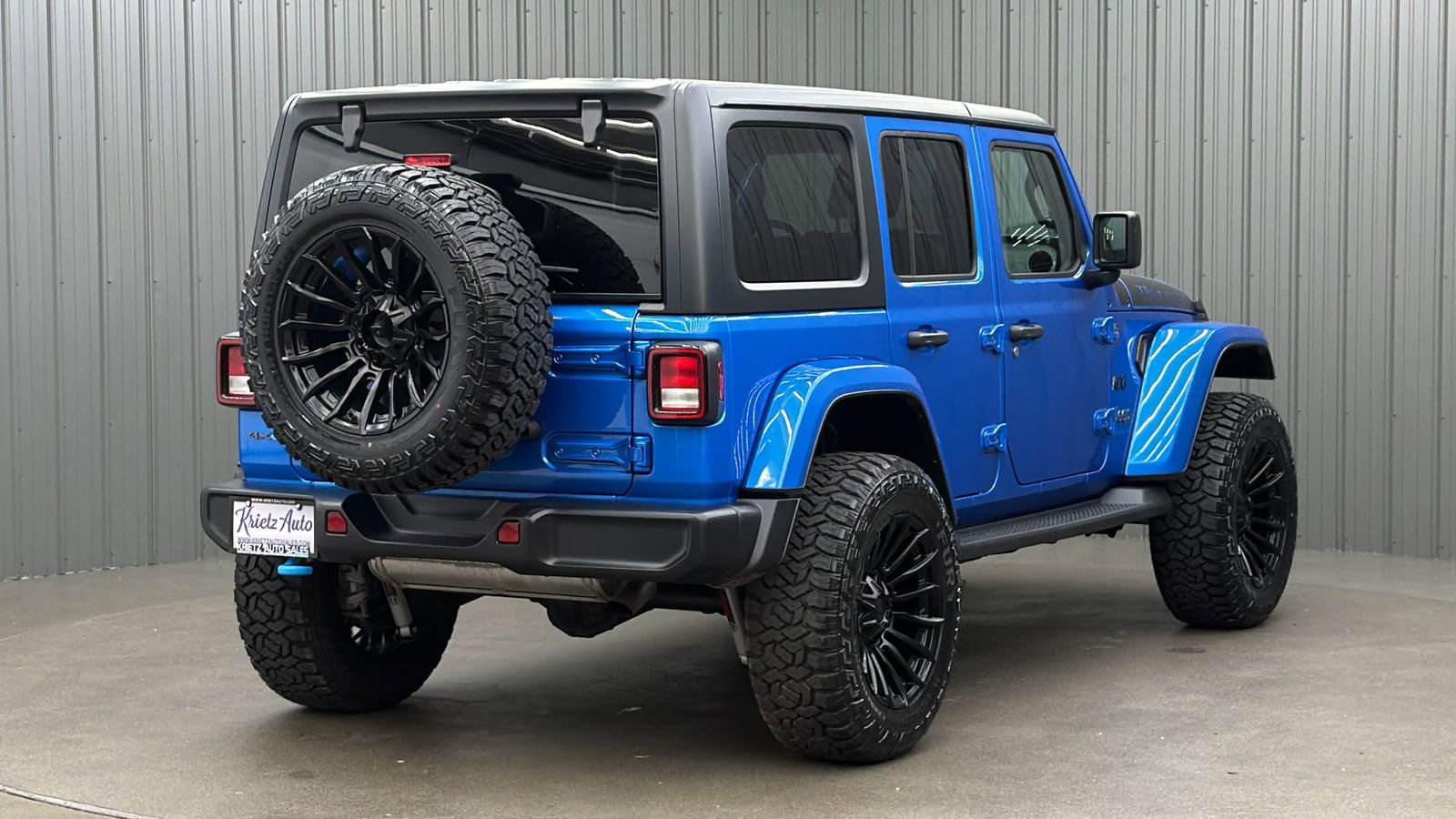 Used 2024 Jeep Wrangler Unlimited w/ Convenience Group AWD/4WD image 5