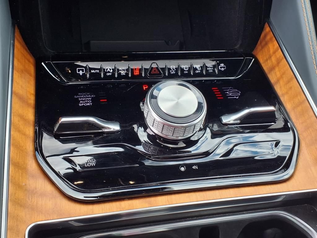 Used 2024 Jeep Grand Wagoneer Series III AWD/4WD image 24