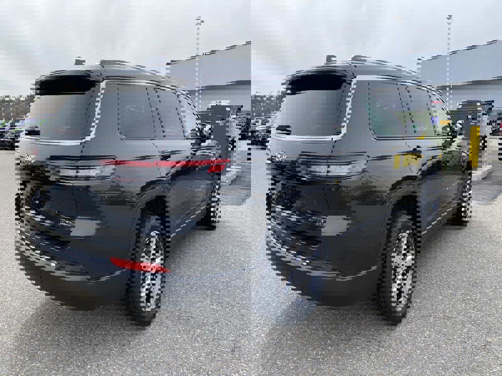 Certified 2022 Jeep Grand Cherokee L Limited image 3