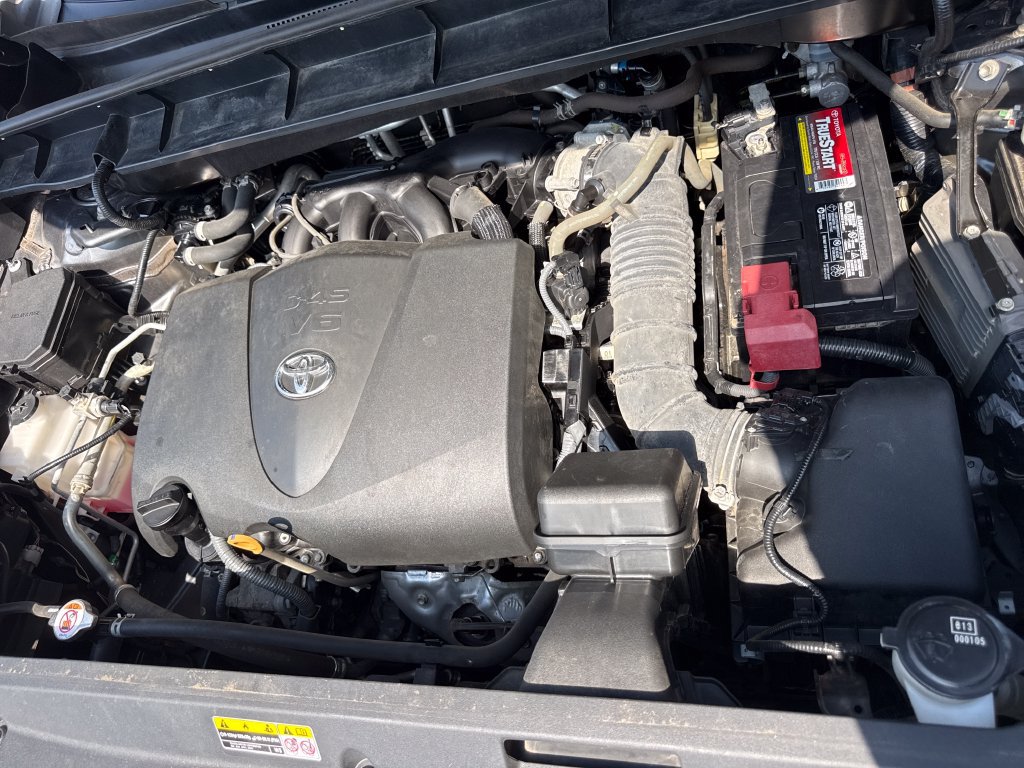 Used 2021 Toyota Highlander XLE AWD/4WD image 35