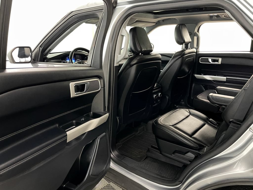 Used 2020 Ford Explorer XLT AWD/4WD image 45