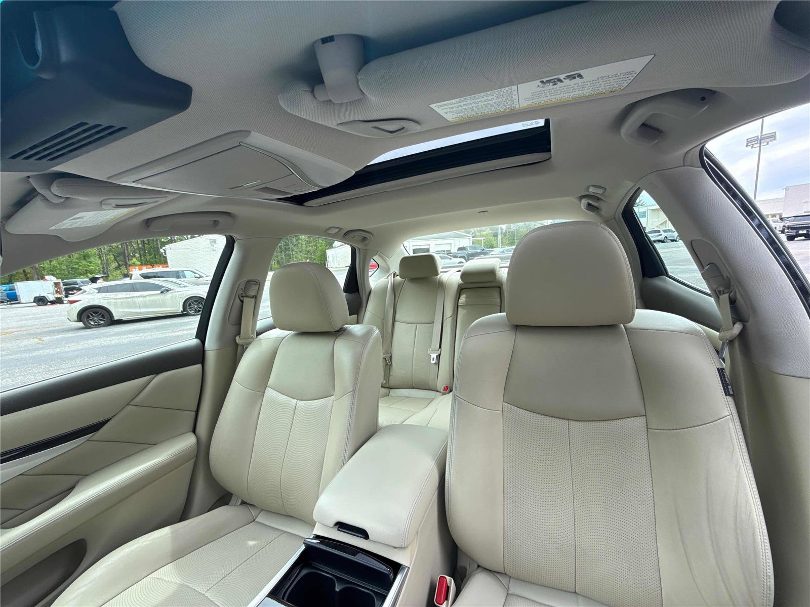 Used 2015 INFINITI Q70 3.7 w/ Technology Package image 24