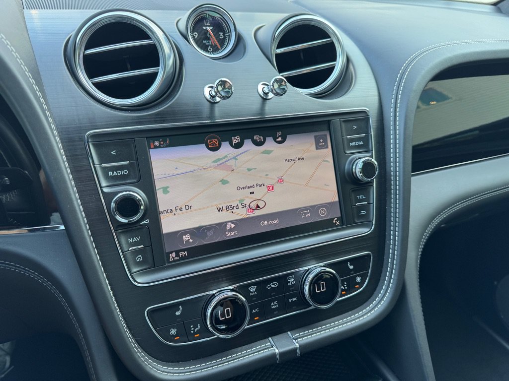 Used 2019 Bentley Bentayga AWD/4WD image 17