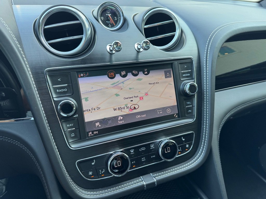 Used 2019 Bentley Bentayga image 17