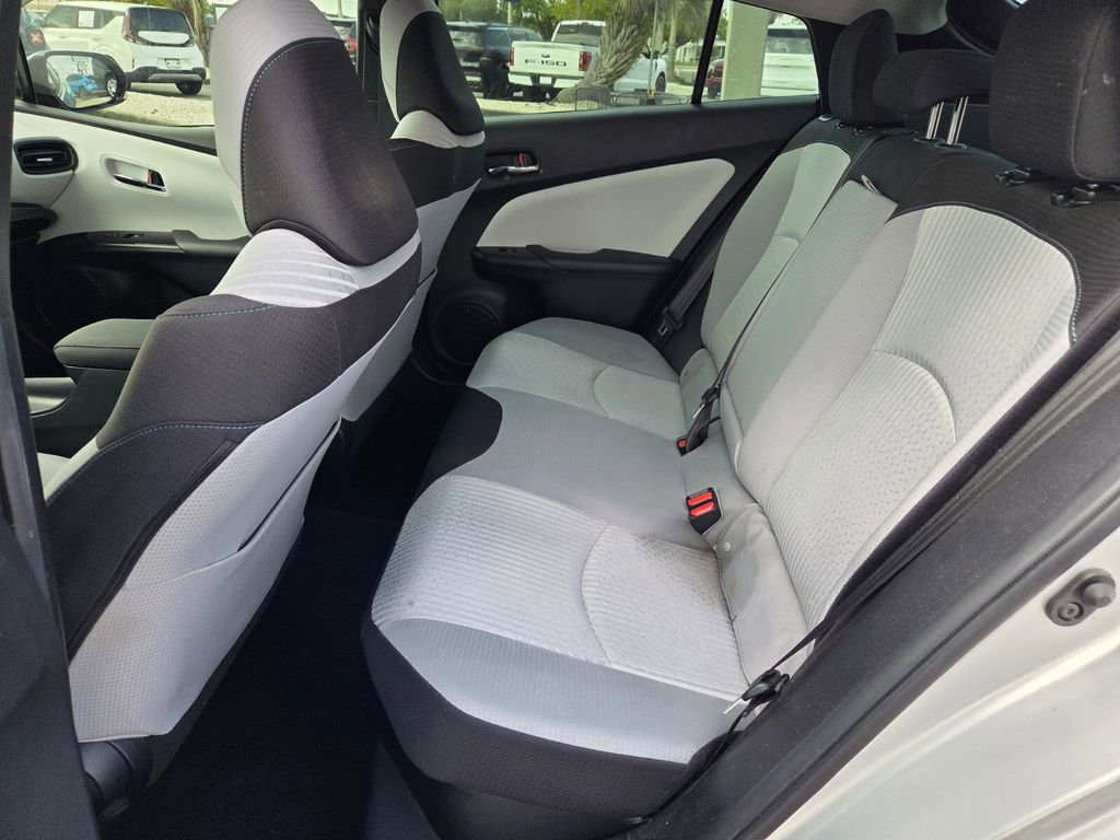 Used 2016 Toyota Prius Four image 7