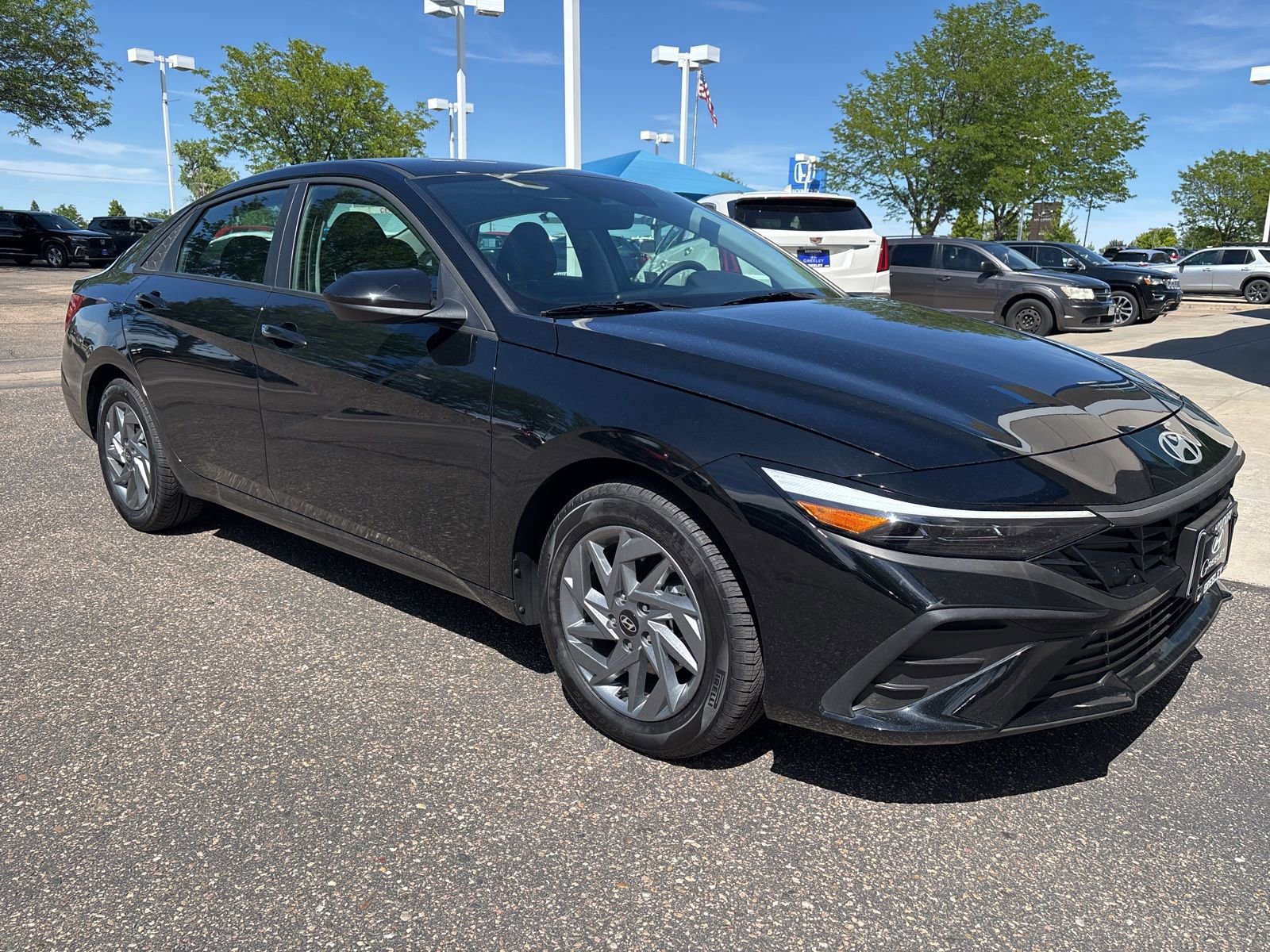 Used 2025 Hyundai Elantra Hybrid FWD image 3