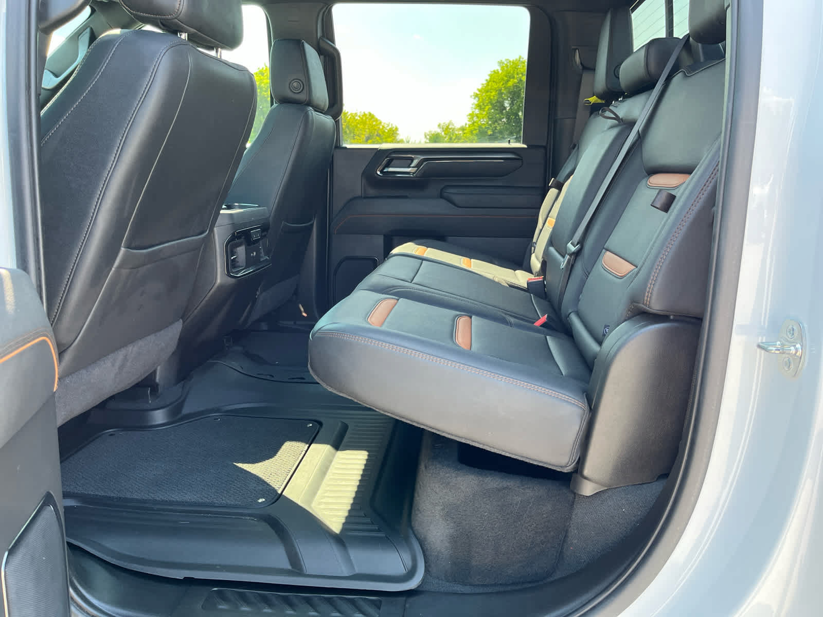 Used 2025 GMC Sierra 2500 AT4 w/ AT4 Premium Plus Package AWD/4WD image 21