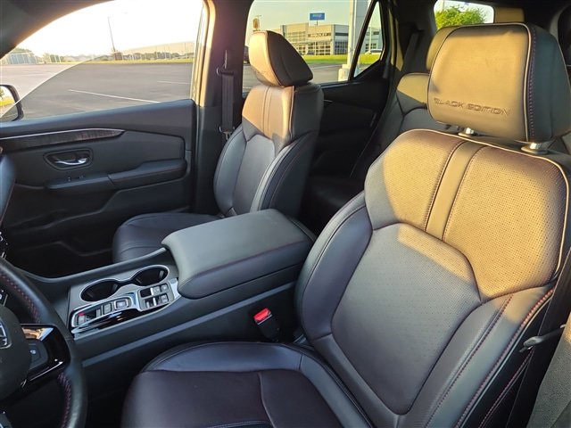Used 2025 Honda Pilot Black Edition image 13