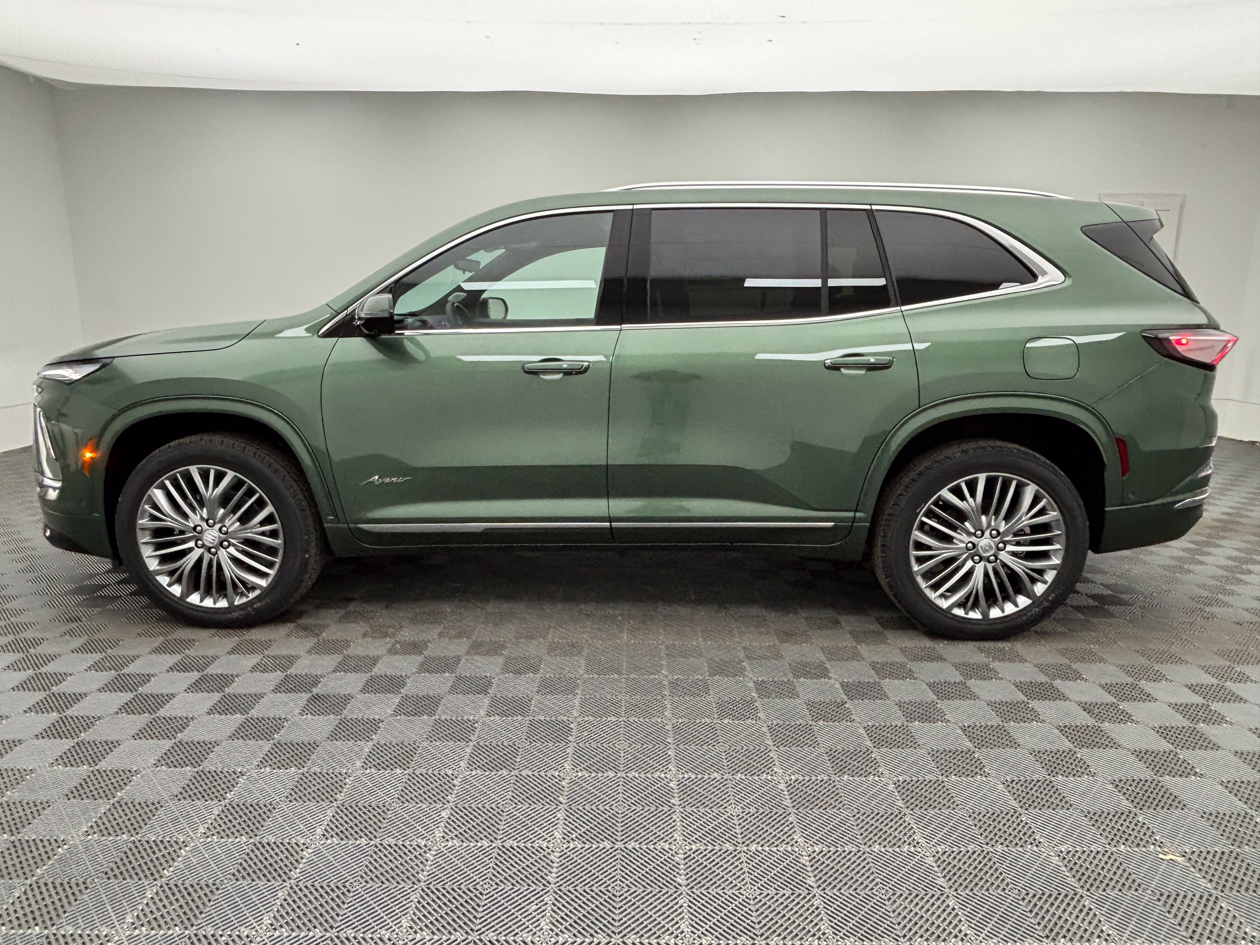 New 2027 Buick Enclave Avenir w/ LPO, Floor Liner Package AWD/4WD image 17