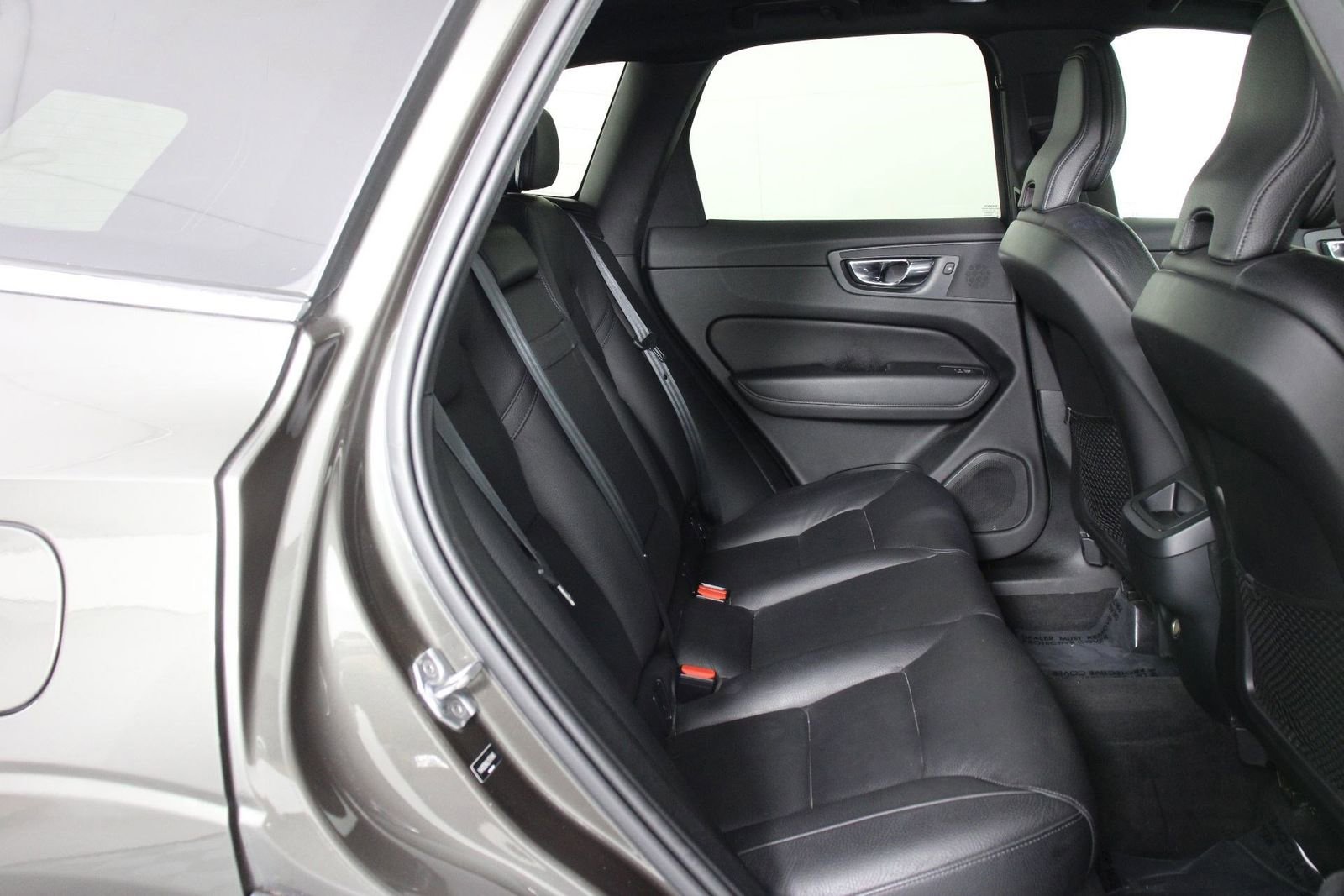 Used 2020 Volvo XC60 T5 Momentum w/ Protection Package Premier image 30