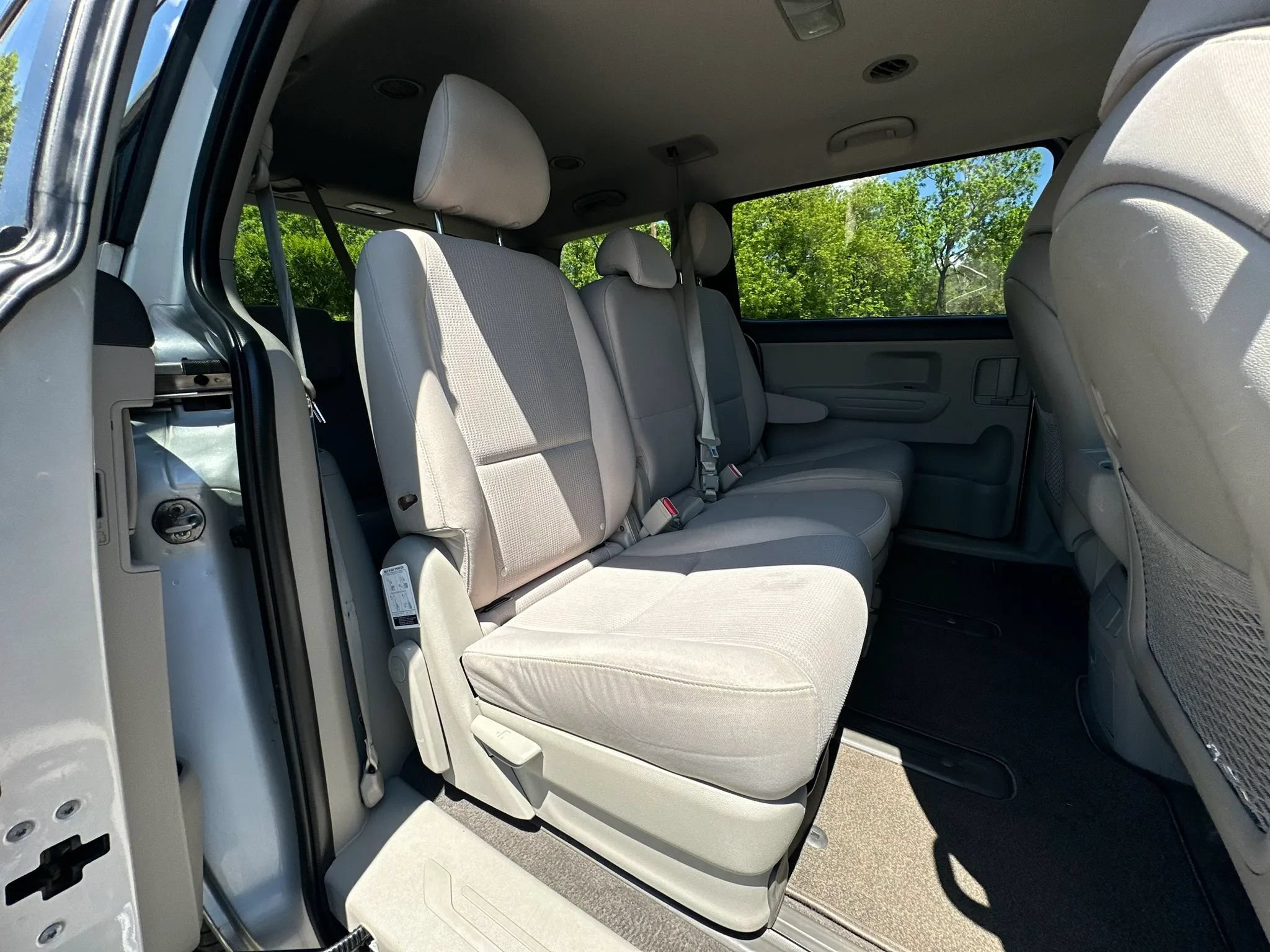 Used 2019 Kia Sedona LX FWD image 29