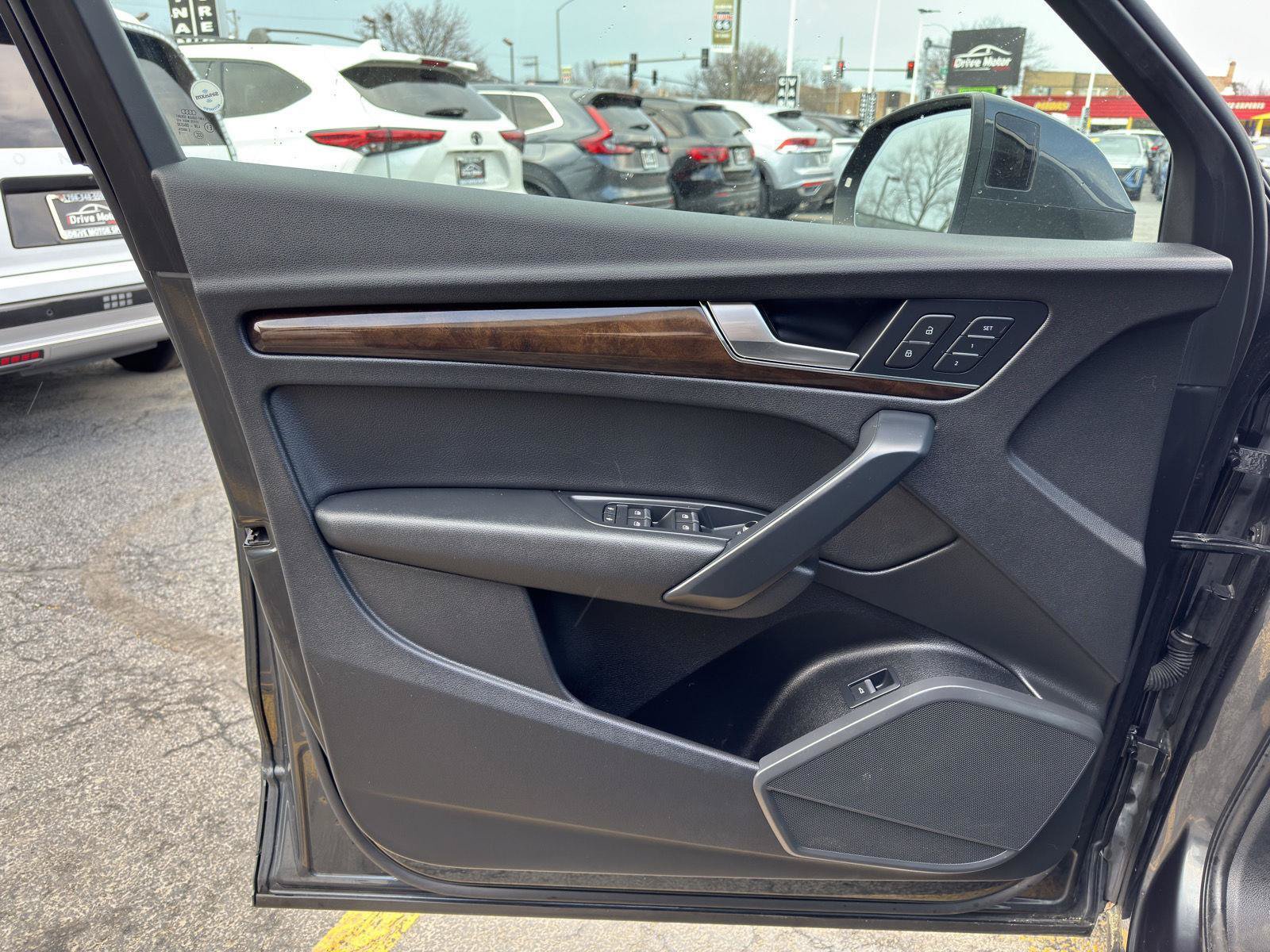 Used 2019 Audi Q5 2.0T Premium w/ Convenience Package AWD/4WD image 14