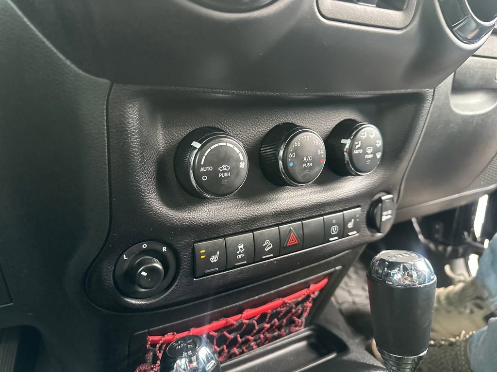 Used 2017 Jeep Wrangler Unlimited Rubicon image 9