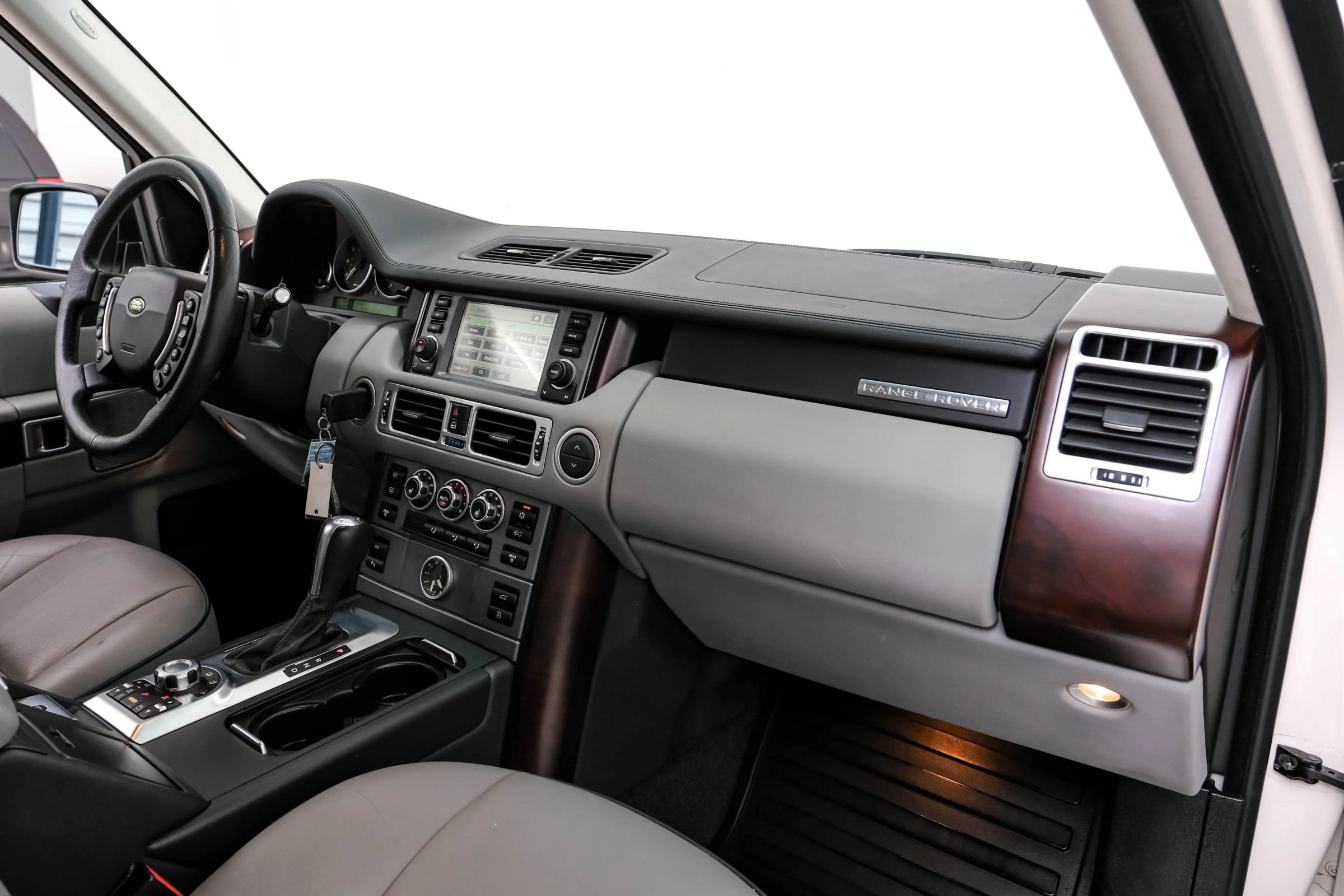 Used 2008 Land Rover Range Rover HSE AWD/4WD image 12