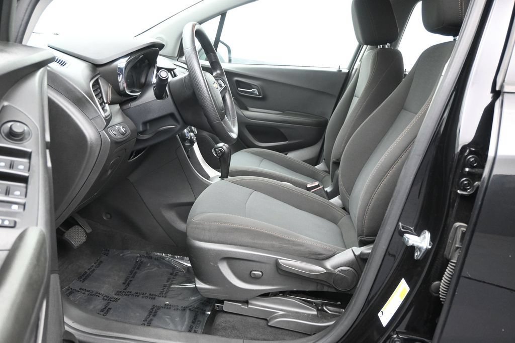 Used 2021 Chevrolet Trax LS FWD image 12