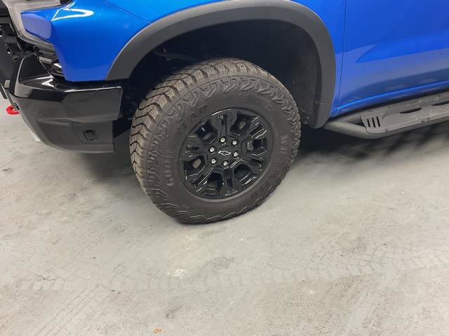 Used 2025 Chevrolet Silverado 1500 ZR2 w/ Technology Package image 4