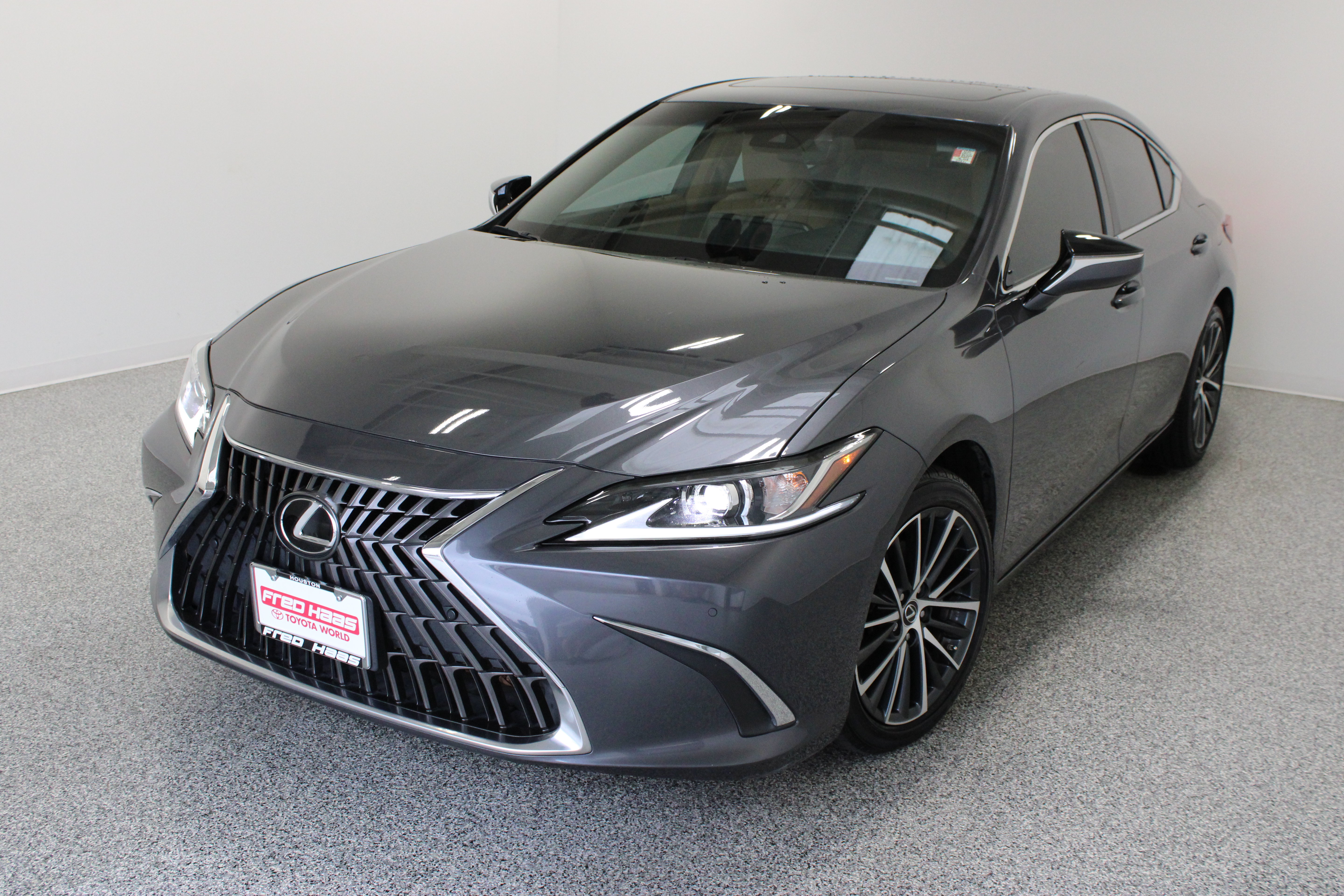 Used 2022 Lexus ES 350 w/ Premium Package FWD image 2