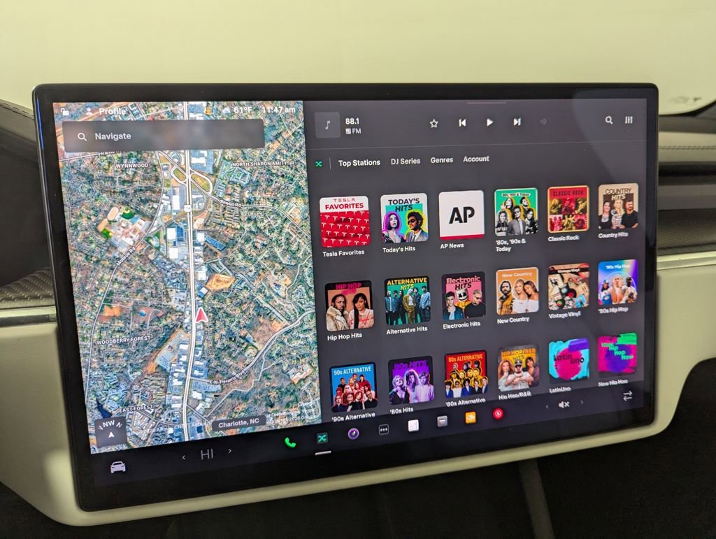 Used 2022 Tesla Model X Plaid image 8