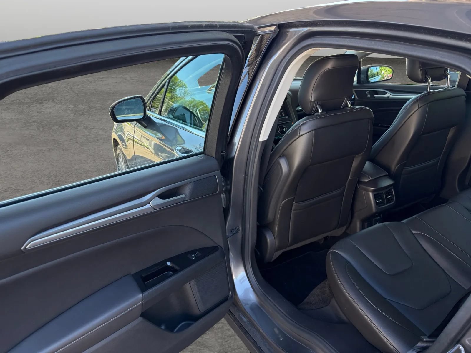 Used 2013 Ford Fusion Titanium w/ Titanium Driver Assist Pkg AWD/4WD image 14