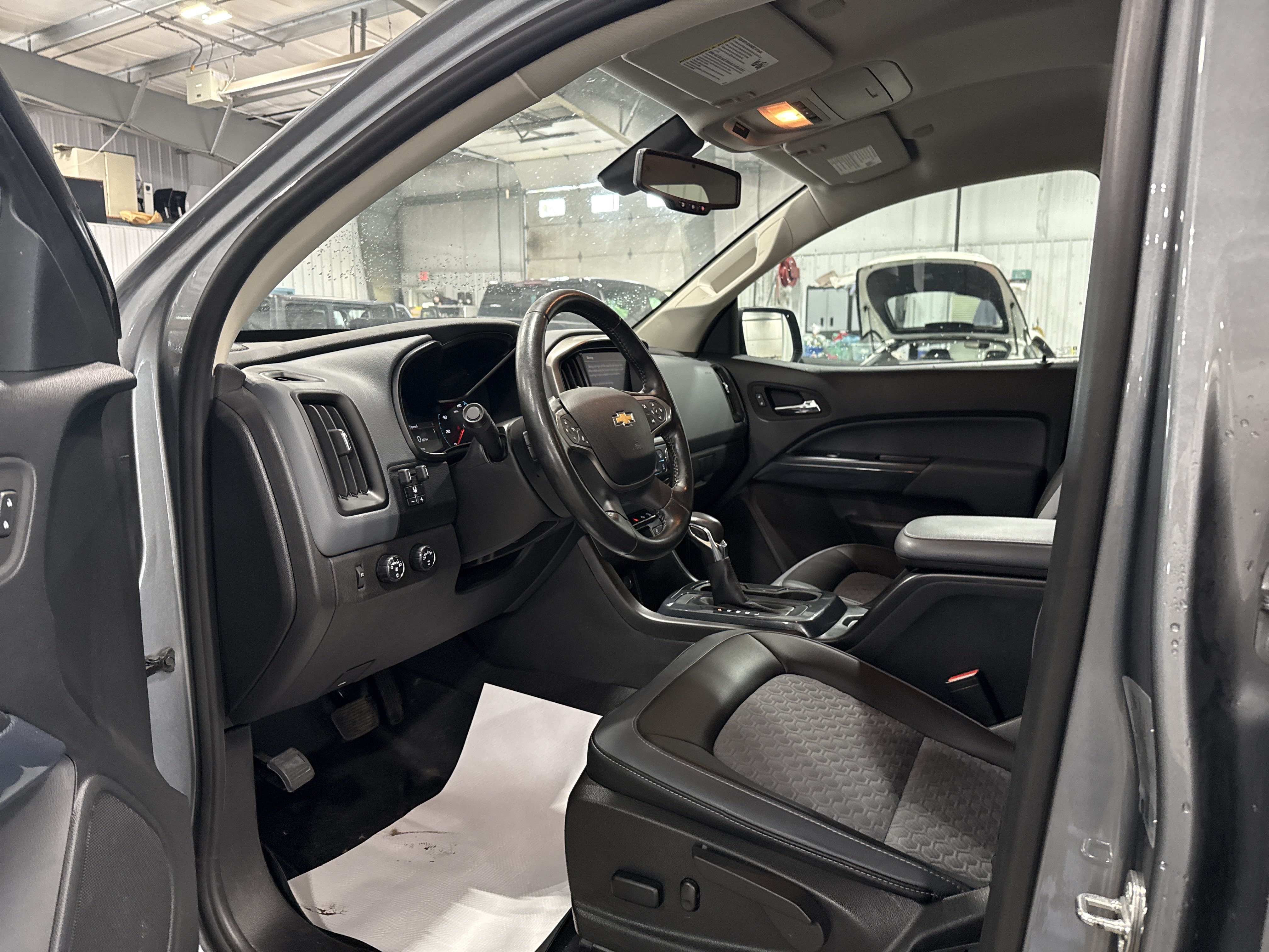 Used 2022 Chevrolet Colorado Z71 AWD/4WD image 7