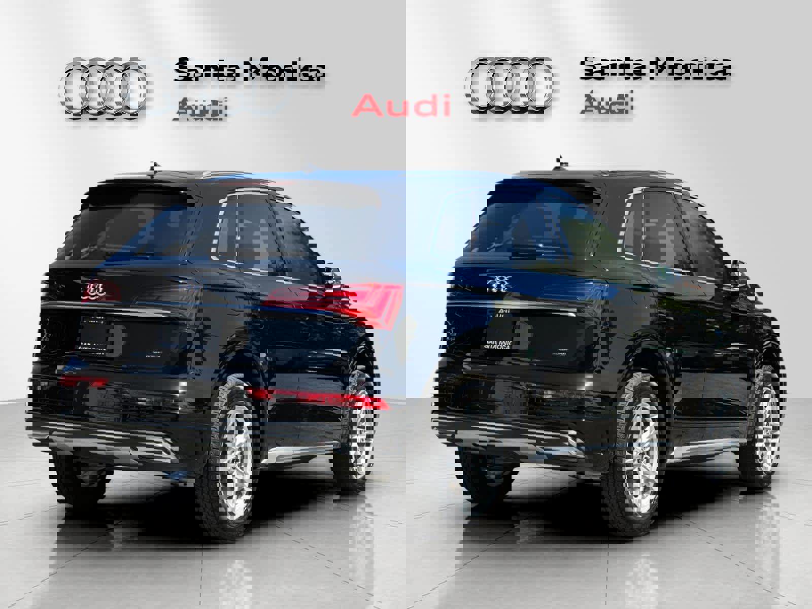 Used 2023 Audi Q5 2.0T Premium w/ Convenience Package image 2