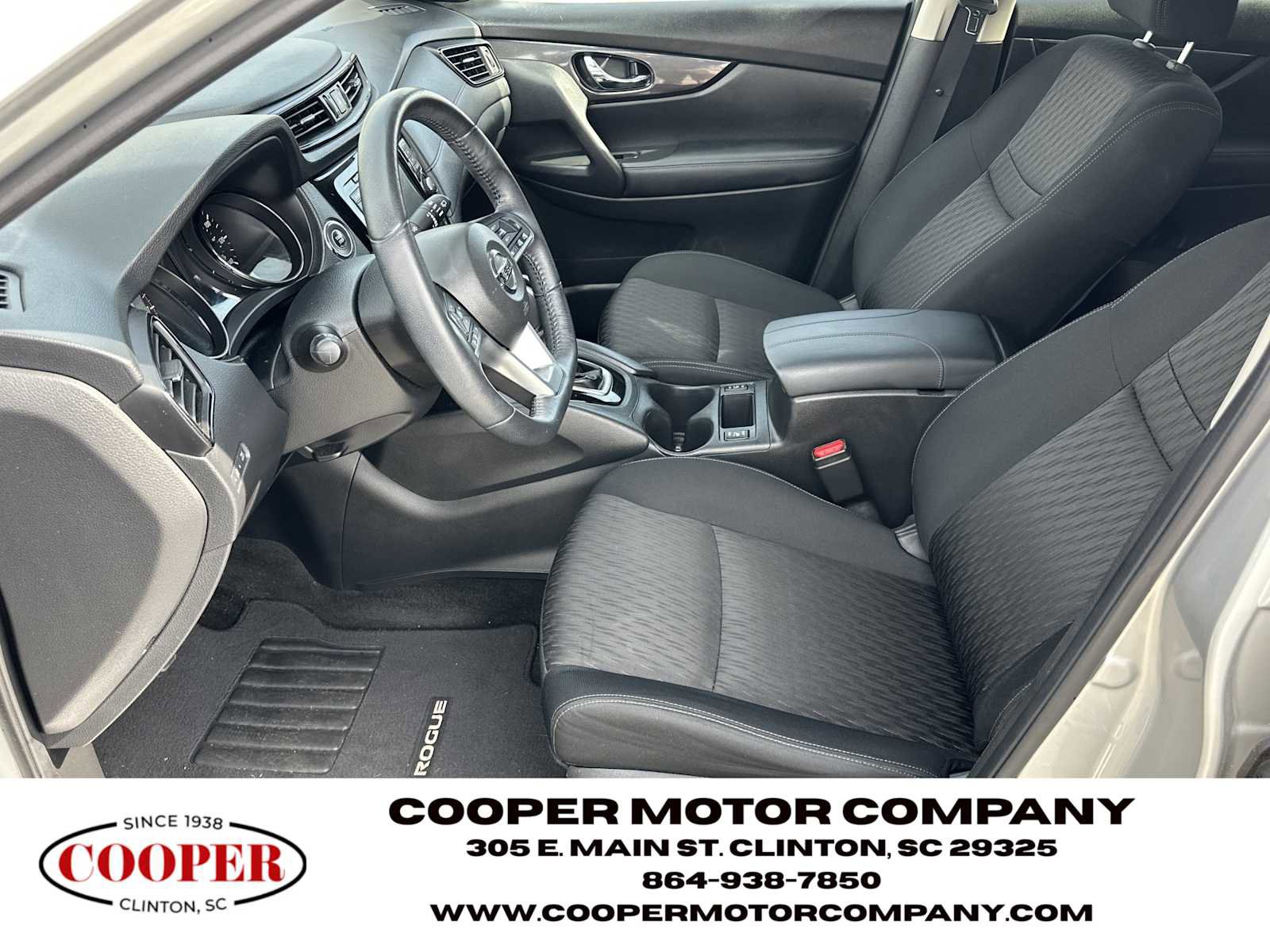 Used 2018 Nissan Rogue SV w/ Premium Package image 9