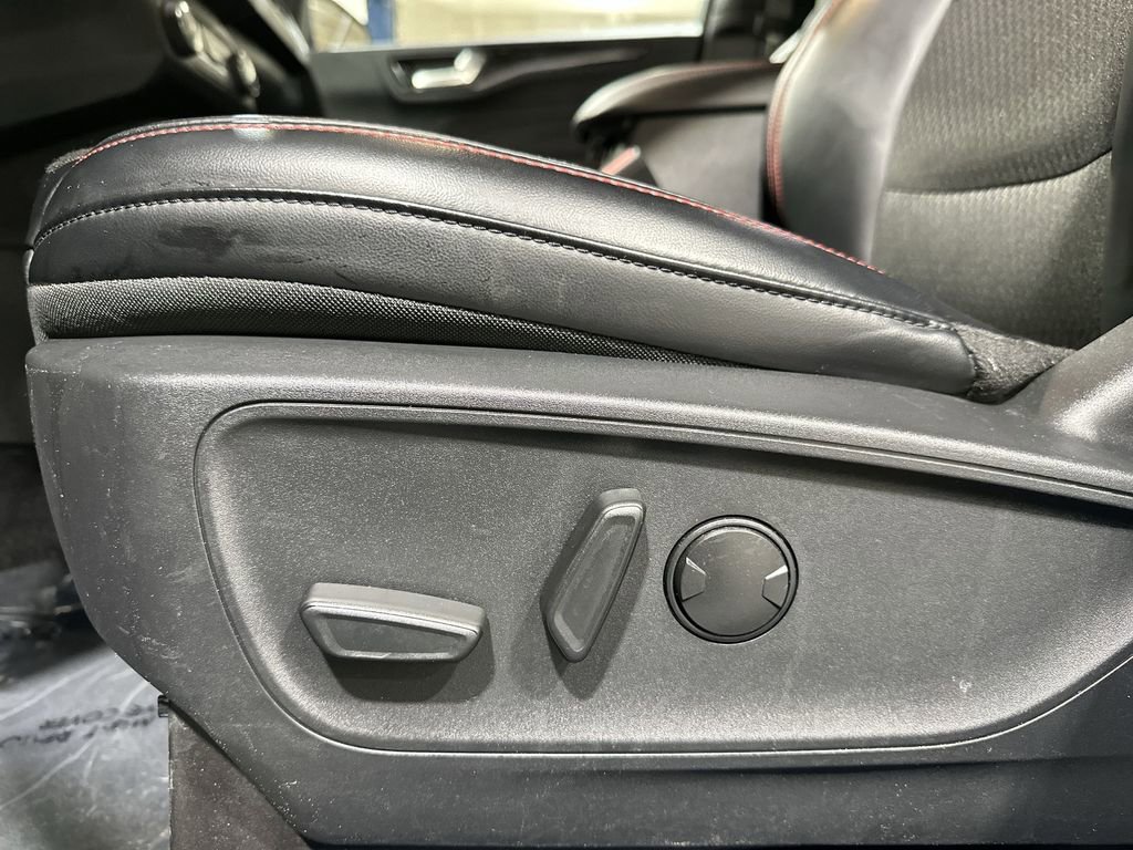 Used 2025 Ford Escape ST-Line image 14