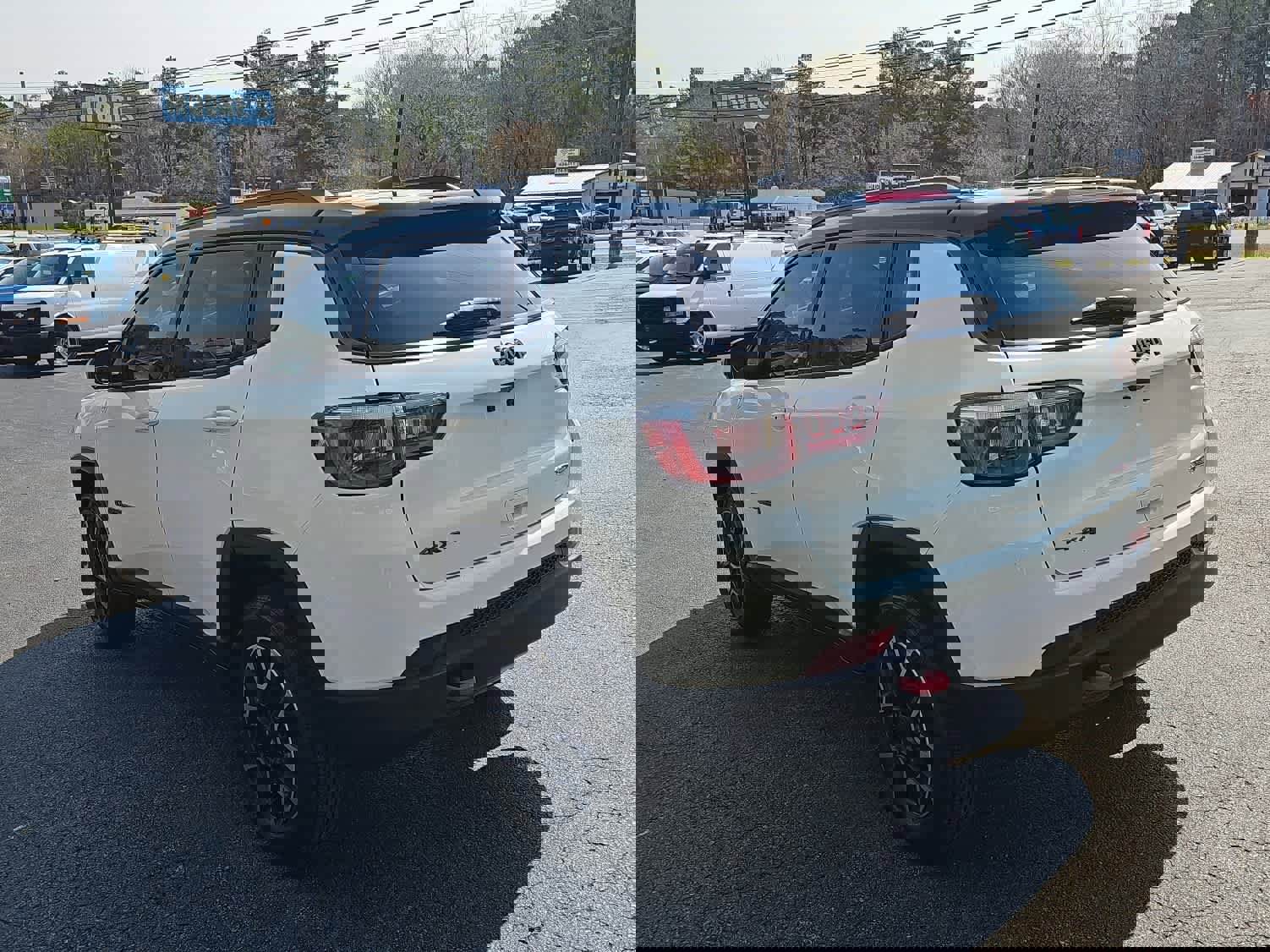 Used 2019 Jeep Compass Trailhawk image 5