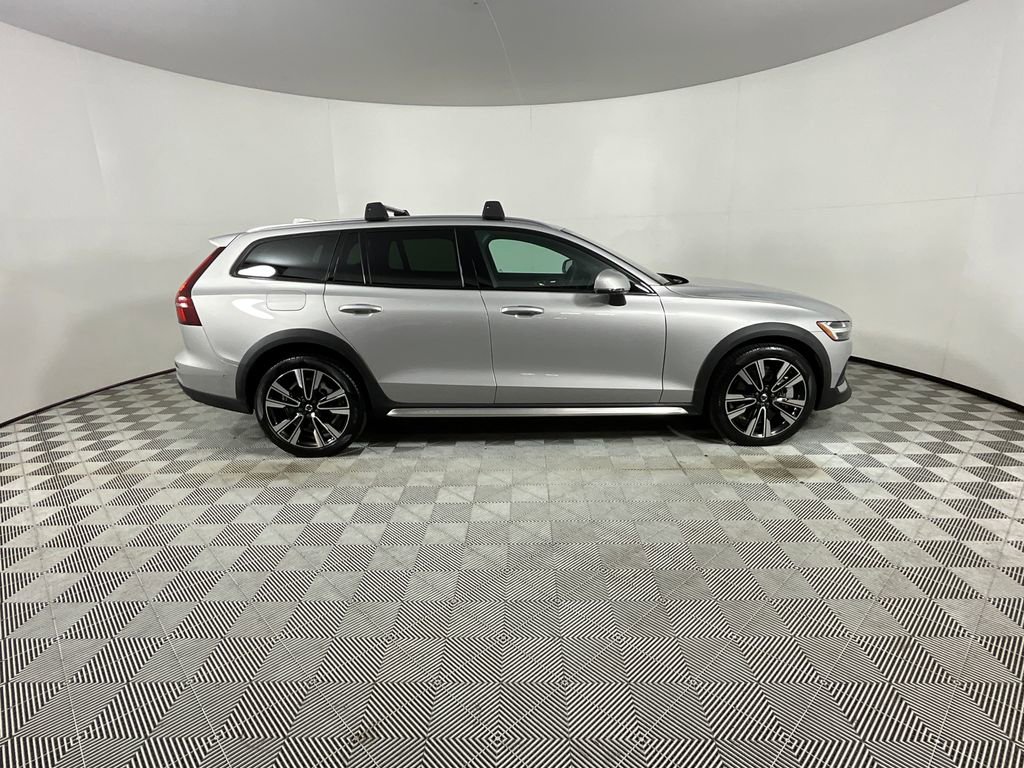 Used 2025 Volvo V60 B5 Cross Country Ultra w/ Protection Package Premier image 5
