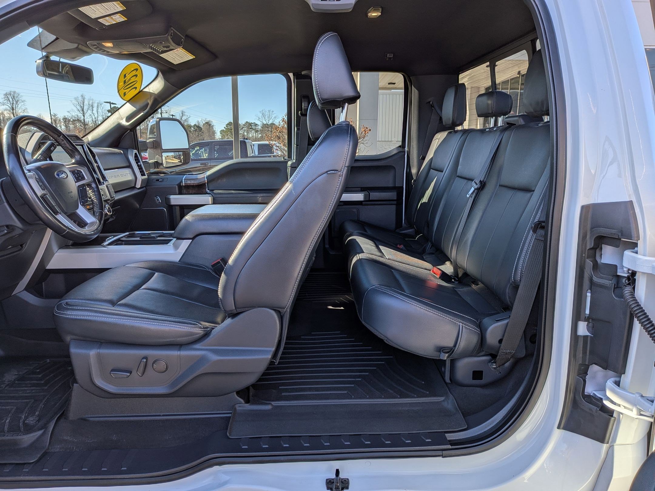 Used 2022 Ford F350 Lariat w/ Chrome Package image 28