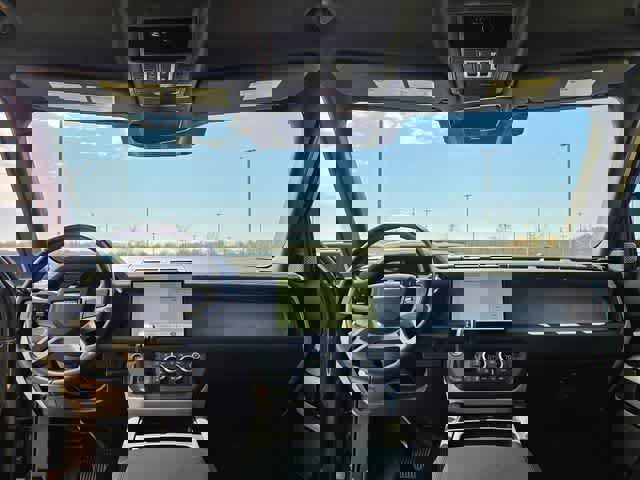 Used 2023 Land Rover Defender 130 X-Dynamic SE image 21