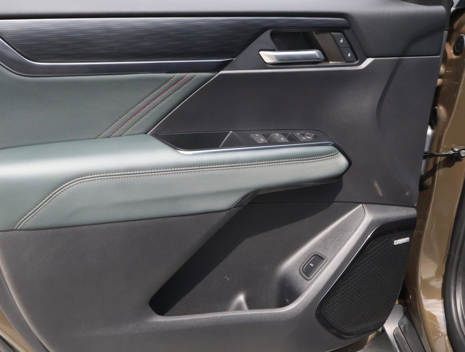 Used 2024 GMC Acadia AT4 w/ Luxury Package image 19