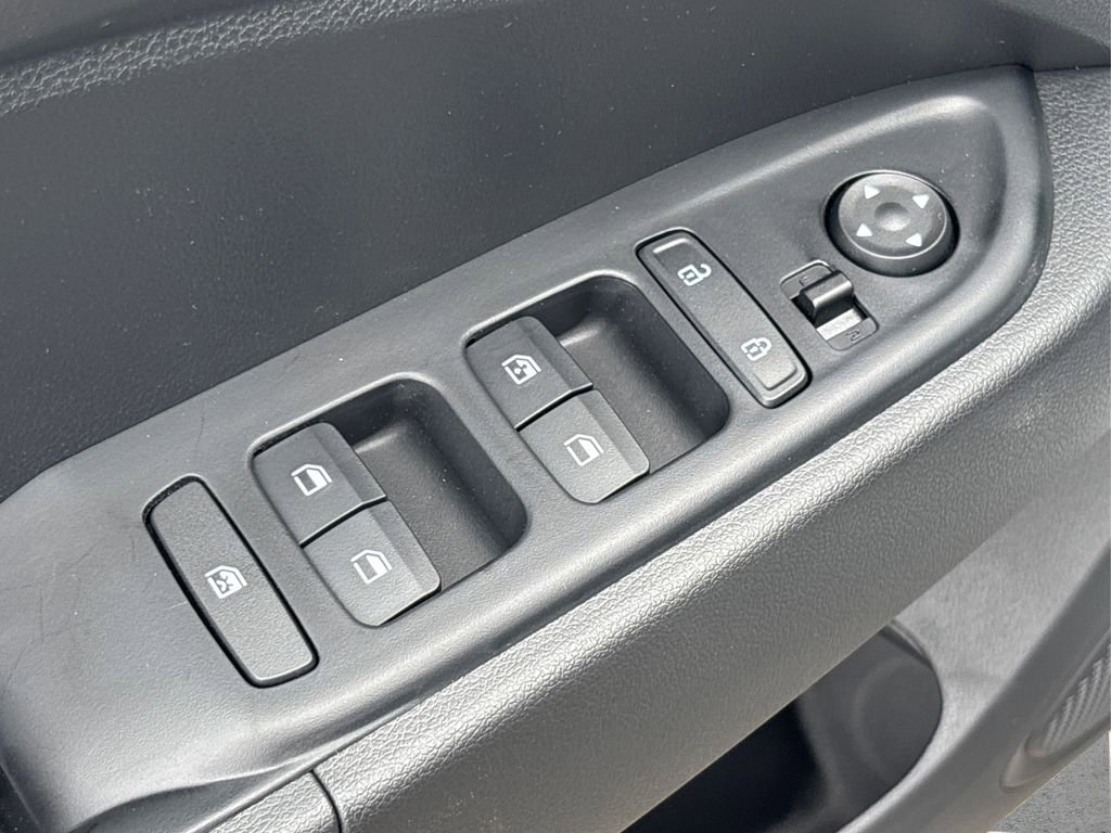 Certified 2025 Hyundai Venue SEL FWD image 25