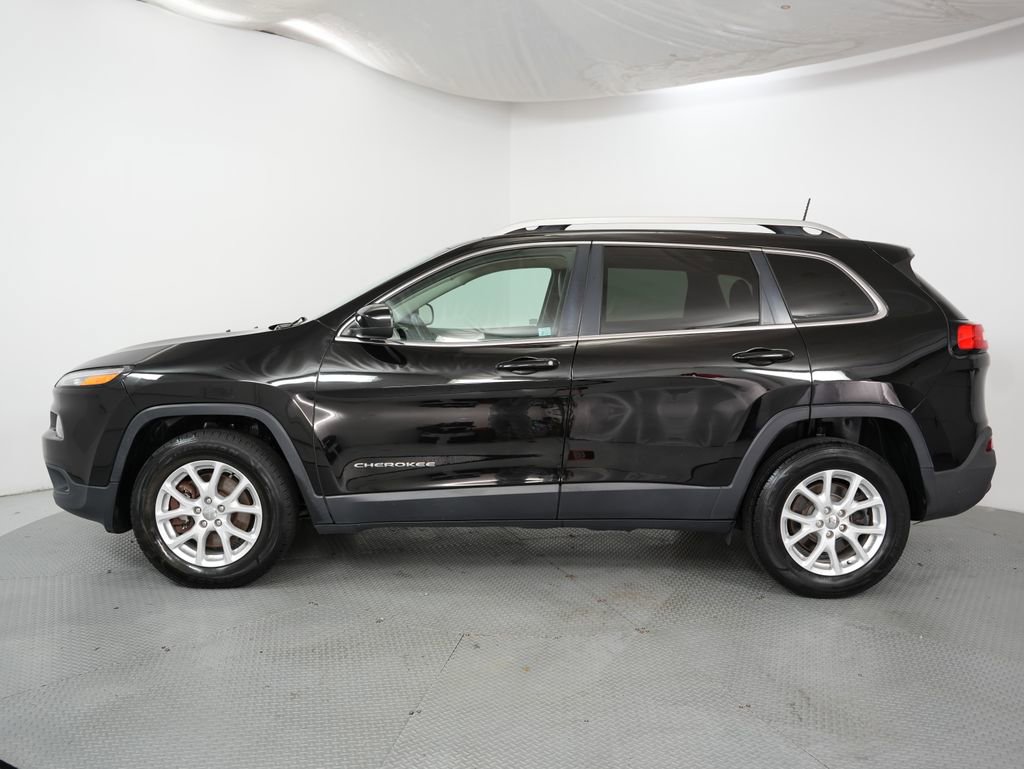 Used 2017 Jeep Cherokee Latitude w/ True North Edition image 4