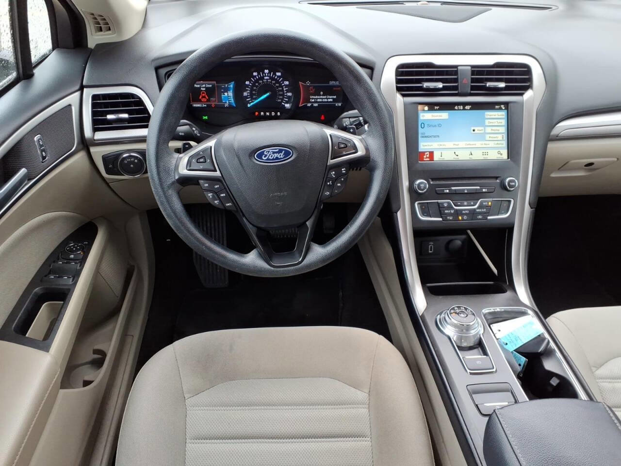Used 2018 Ford Fusion SE w/ Fusion SE Technology Package FWD image 11
