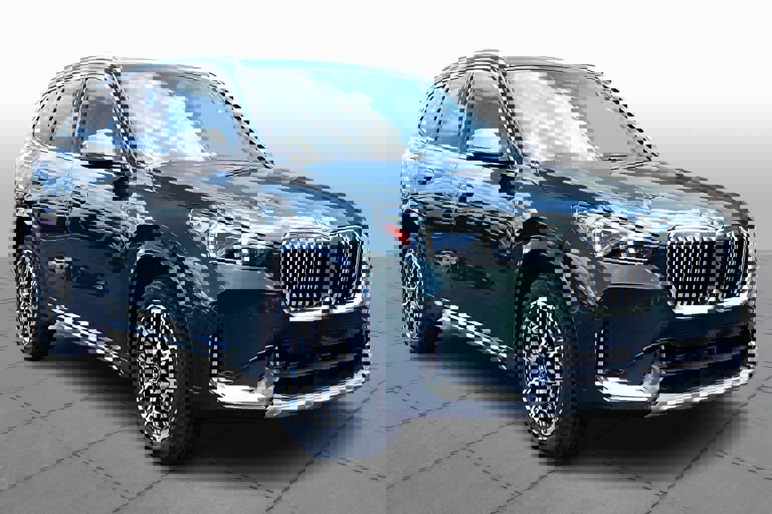 Certified 2023 BMW X1 xDrive28i w/ Convenience Package image 2