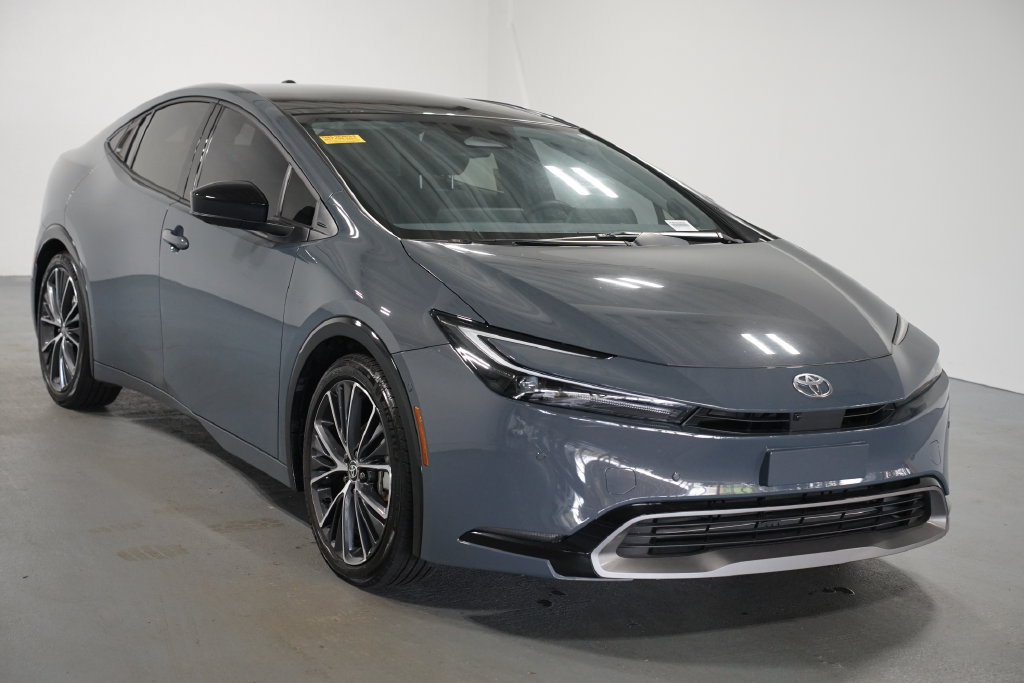 Certified 2024 Toyota Prius Limited w/ Limited Premium Package FWD image 3
