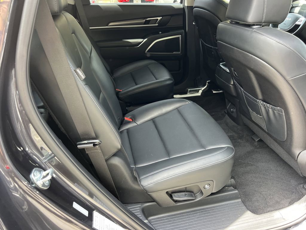 Used 2025 Kia Telluride S FWD image 13