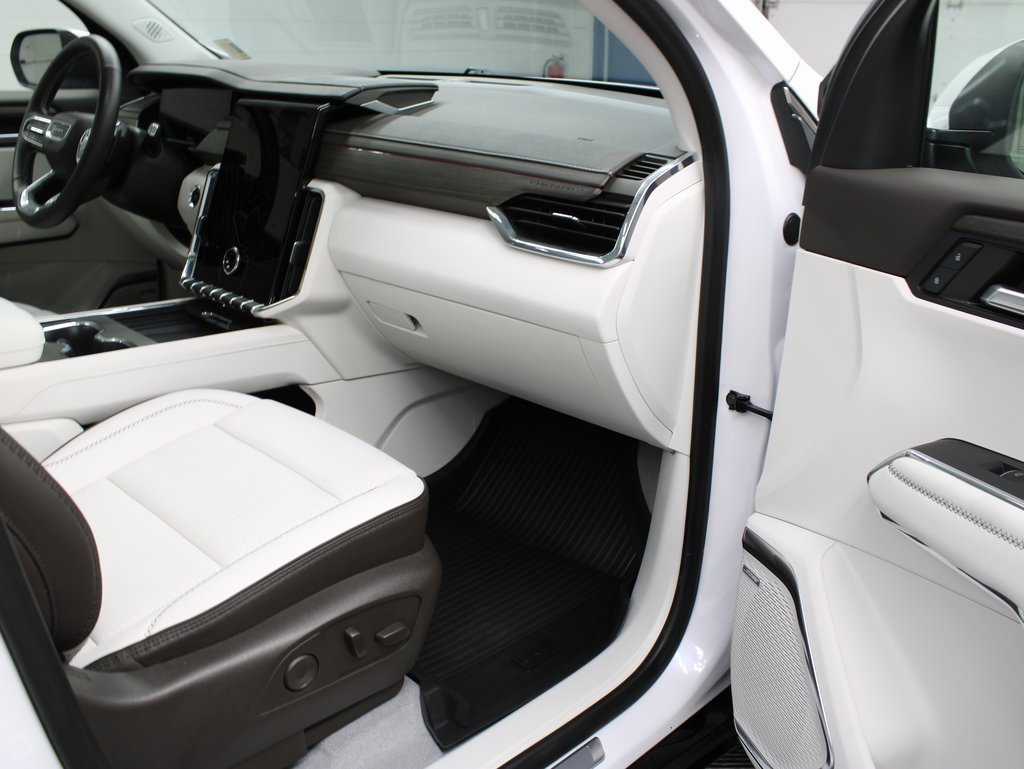 Used 2024 GMC Acadia Denali image 34