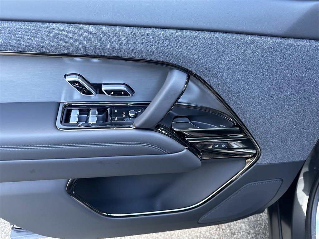 New 2026 Land Rover Range Rover Sport SE image 17