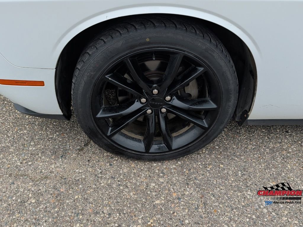 Used 2016 Dodge Challenger SXT w/ Blacktop Package image 11