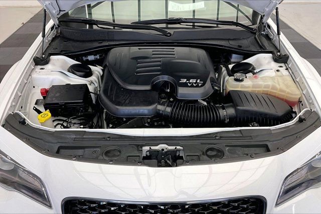 Used 2023 Chrysler 300 Touring w/ Sport Appearance Package RWD image 9