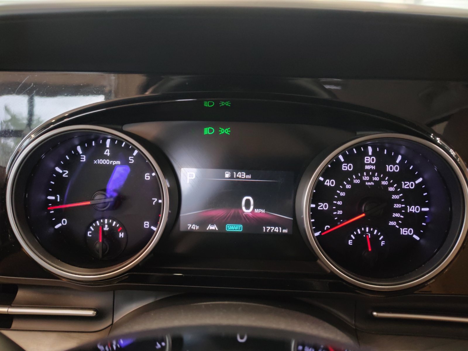 Used 2024 Kia Carnival EX FWD image 20