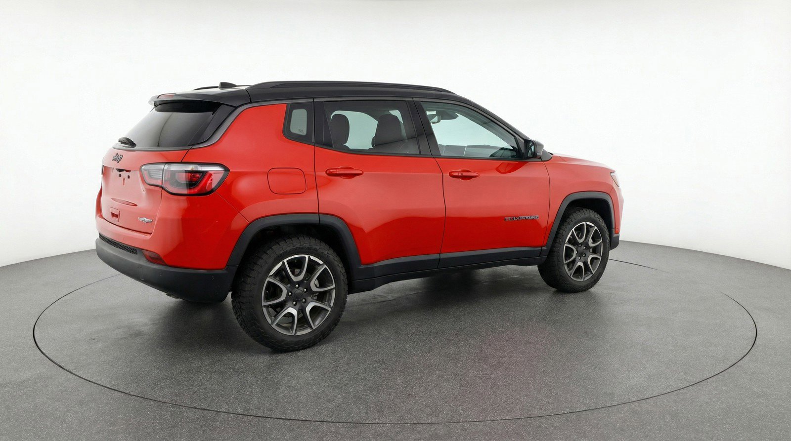 Used 2025 Jeep Compass Trailhawk image 9