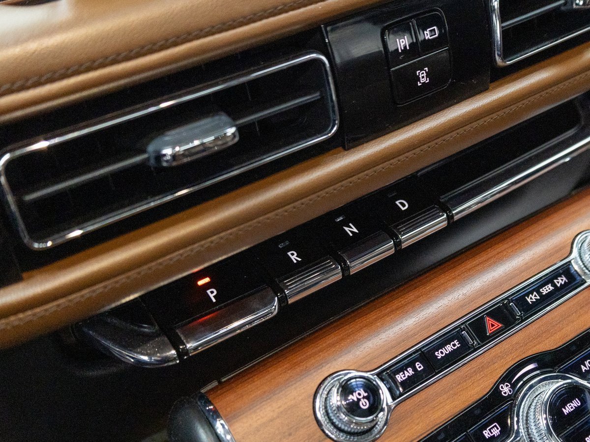 Used 2021 Lincoln Aviator Reserve w/ Equipment Group 201A image 11